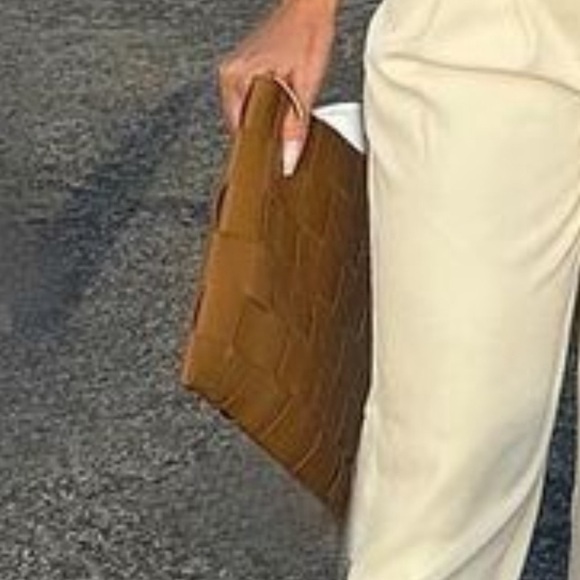 Bottega Veneta
Large Intrecciato Napa Pouch Clutch Bag - Picture 4 of 4